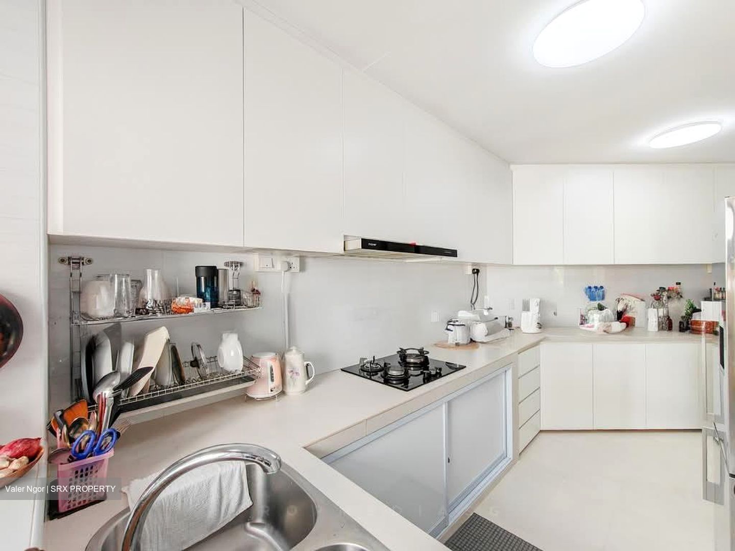 Silahis Apartments (D15), Apartment #574151341